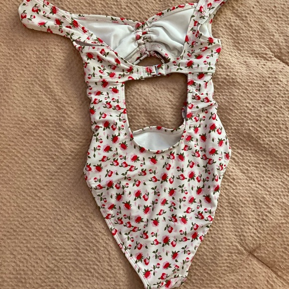 Target Xhilaration full piece cutout swimsuit - Picture 2 of 5